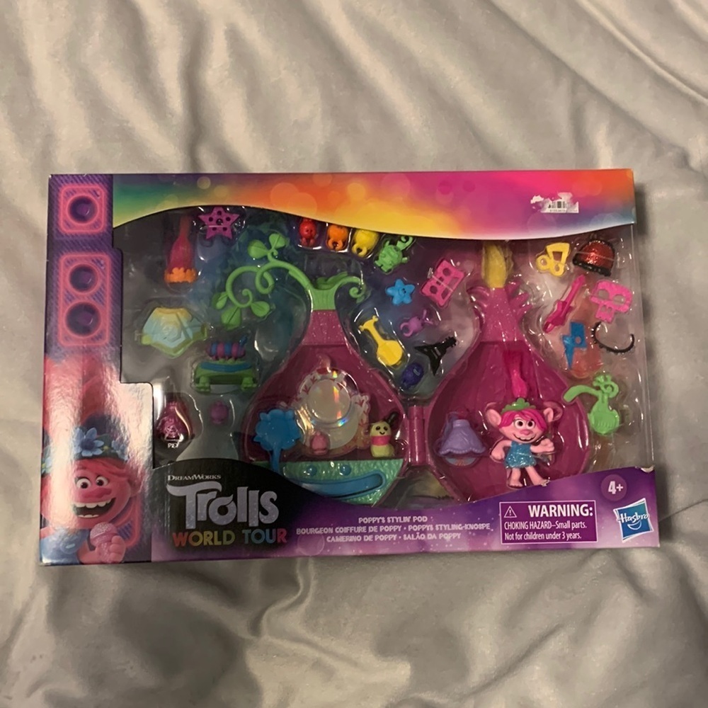 Trolls world tour poppy’s stylin pod playset mini accessories NEW dreamworks